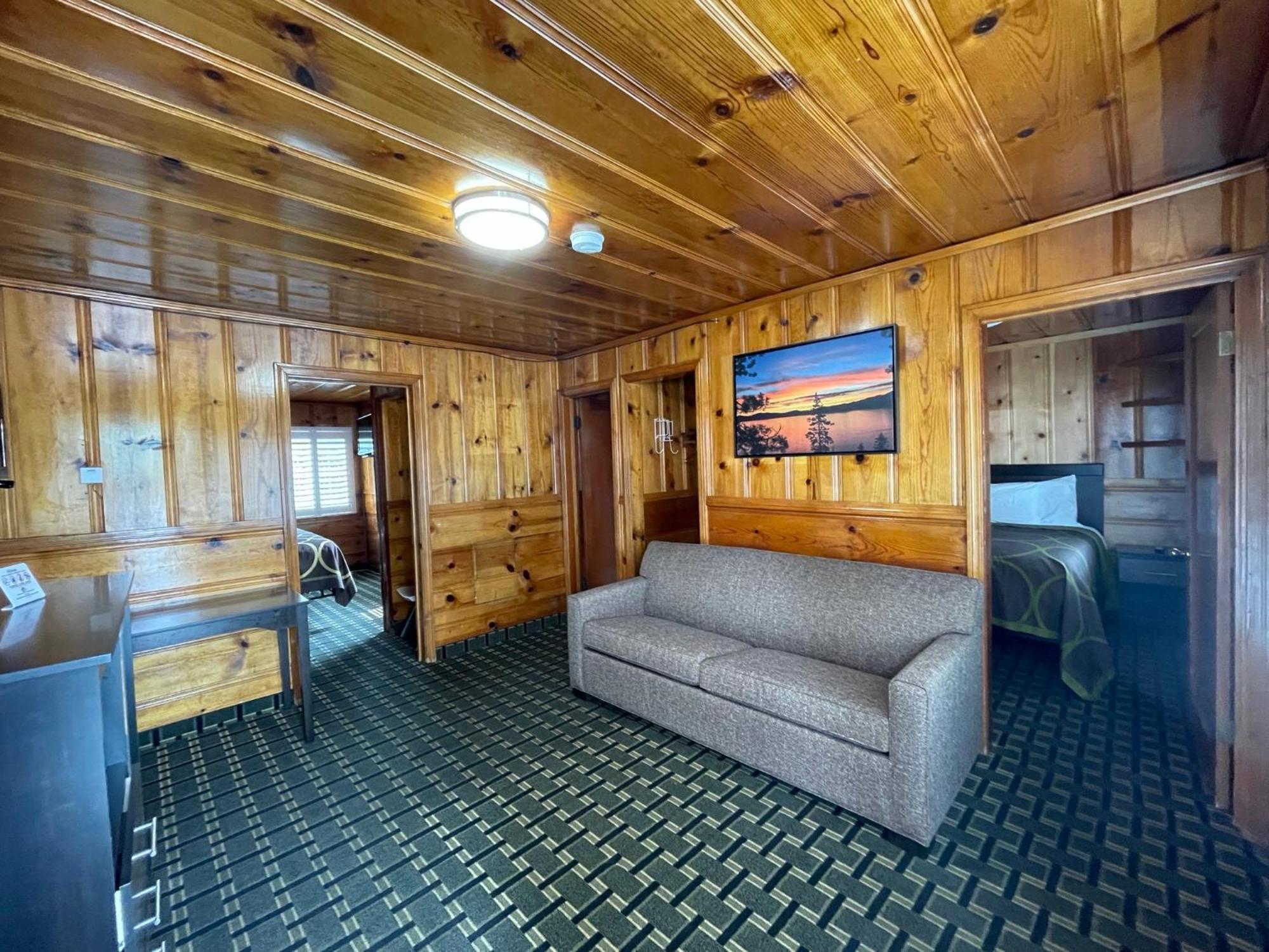 Pinewood Motel *