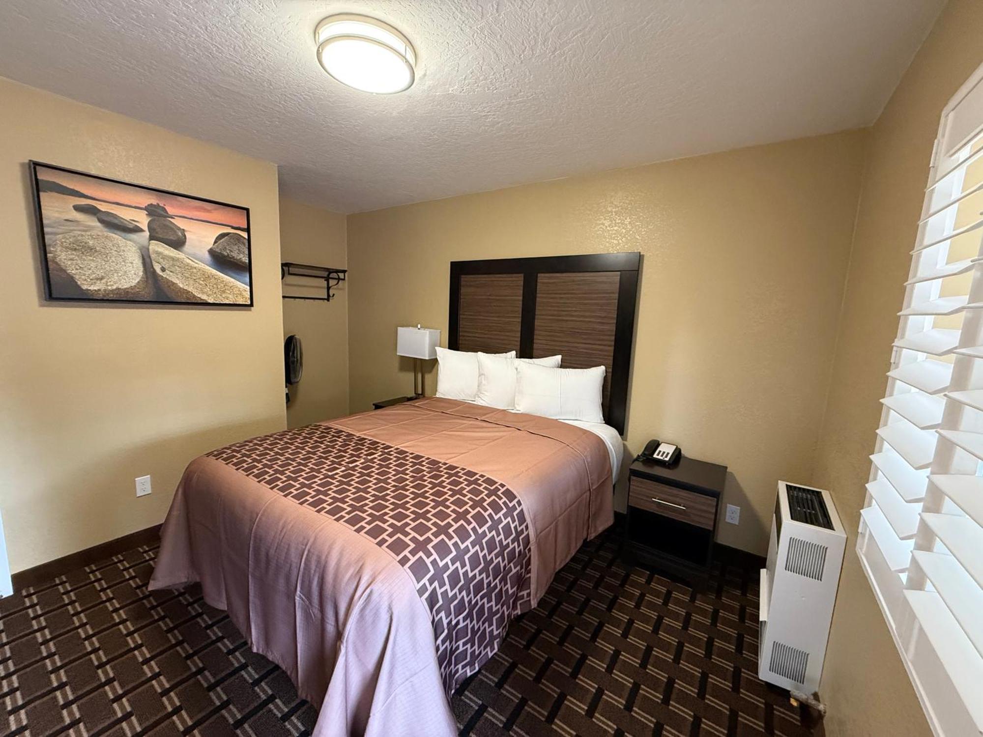 Pinewood Motel
